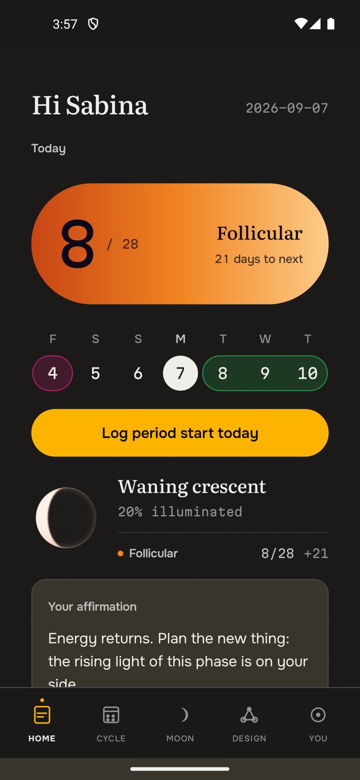 MoonCycle app, night theme home screen with the cycle day and the moon phase